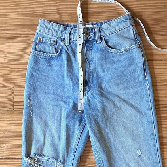 Zara Straight Leg High Rise Button Fly Ripped Ankle Jeans in Light Wash Sz 2 - Picture 4 of 8